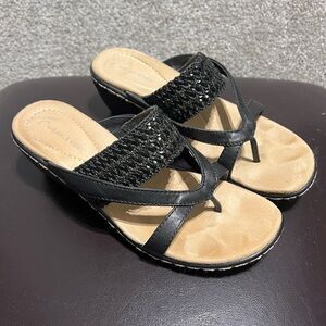 Wear ever Woman’s Black Thong Slip On Sandal Melanie shoes Size 6 M